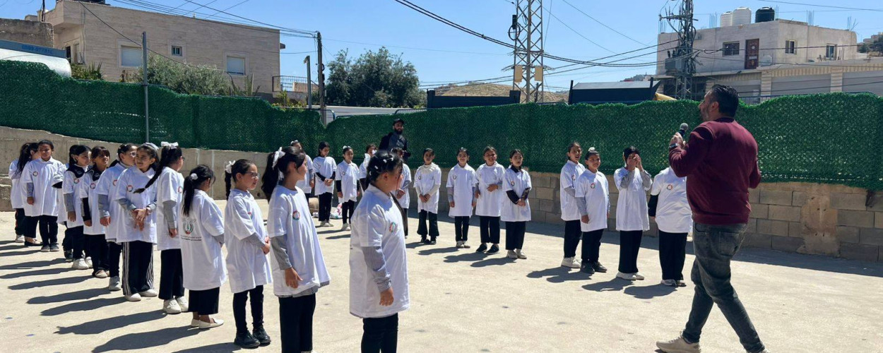 الاتحاد الفلسطيني للهيئات المحلية يختتم أنشطة برنامج حكايات التنمية المستدامة في مدرسة بنات يطا الثانوية في يطا ومدرسة الوحدة الأساسية المختلطة في بيت عوا