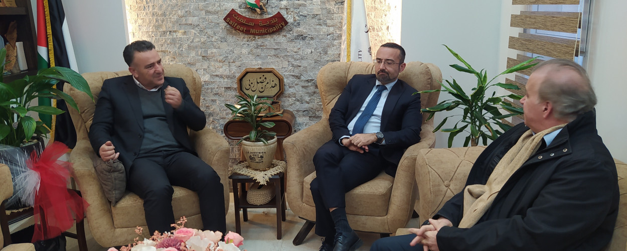 اتحاد الهيئات المحلية يجتمع مع القنصل العام لإيطاليا في القدس