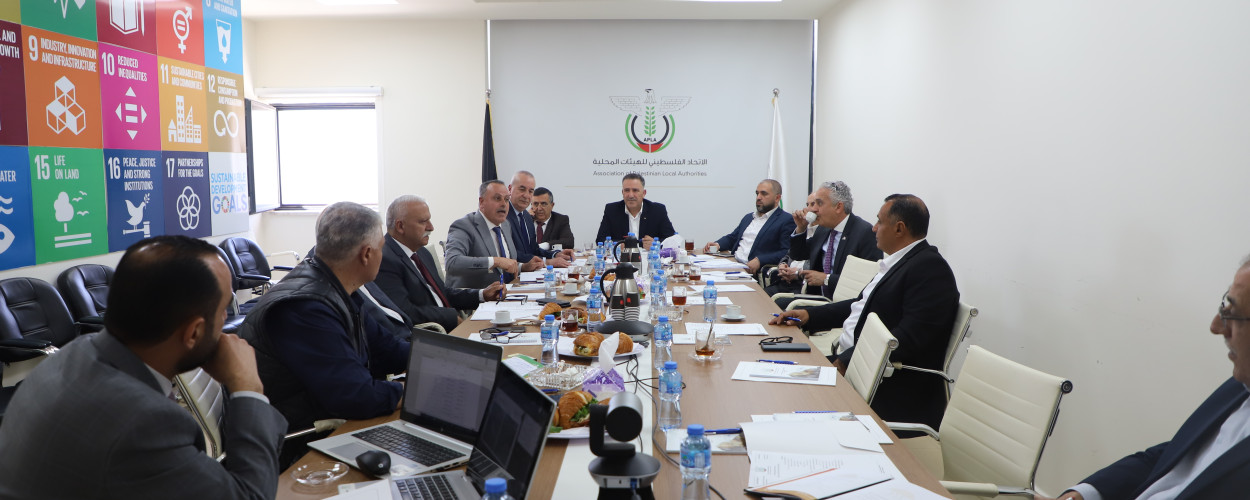 الاتحاد الفلسطيني للهيئات المحلية يدعو لتعديل قانون الانتخابات وضمان استقرار المجالس وتنفيذ خطة إنقاذ للمحافظات المنكوبة