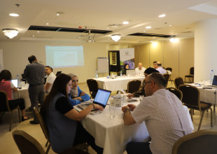 ورشة عمل مكثفة: فريق الشراكات الدولية والتعاون اللامركزي في الاتحاد يضع أسس دليل التوأمة وخطة العمل السنوية