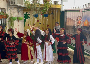 الاتحاد الفلسطيني للهيئات المحلية يختتم أنشطة برنامج حكايات التنمية المستدامة في مدرسة بنات يطا الثانوية في يطا ومدرسة الوحدة الأساسية المختلطة في بيت عوا