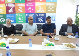 المدير التنفيذي للاتحاد الفلسطيني للهيئات المحلية يعقد اجتماعًا مع رؤساء مجالس الخدمات المشتركة في محافظة القدس