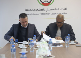 توقيع اتفاقيات منح تأهيل جزئي لمباني الهيئات المحلية لتسهيل وصول الأشخاص ذوي الإعاقة