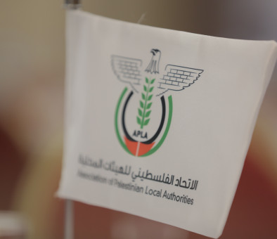 اتحاد الهيئات المحلية يستنكر إحراق مركبة رئيس بلدية جنين