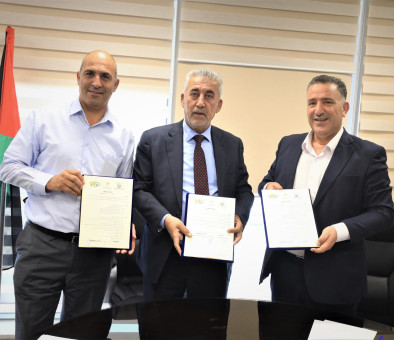 برعاية وزير الحكم المحلي: توقيع اتفاقية ومذكرة تفاهم بين الاتحاد الفلسطيني للهيئات المحلية والنقابة الوطنية للعاملين في الهيئات المحلية