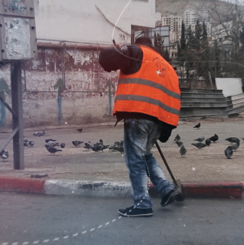 تسديد الرسوم والضرائب للهيئات المحلية