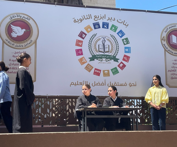 الاتحاد الفلسطيني للهيئات المحلية يختتم أنشطة برنامج حكايات التنمية المستدامة في مدرسة دير ابزيع الثانوية للبنات